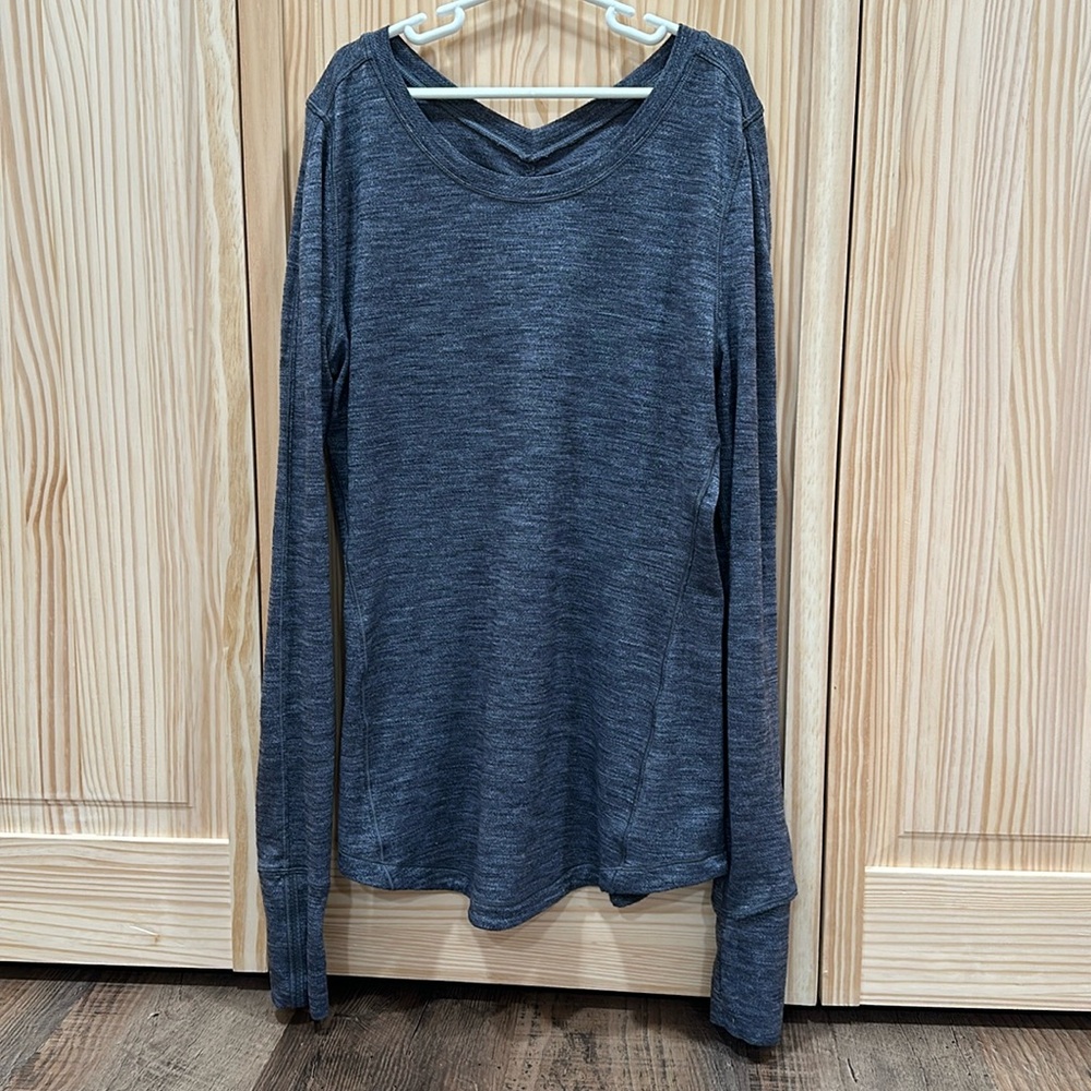 Lululemon long sleeve shirt size 6